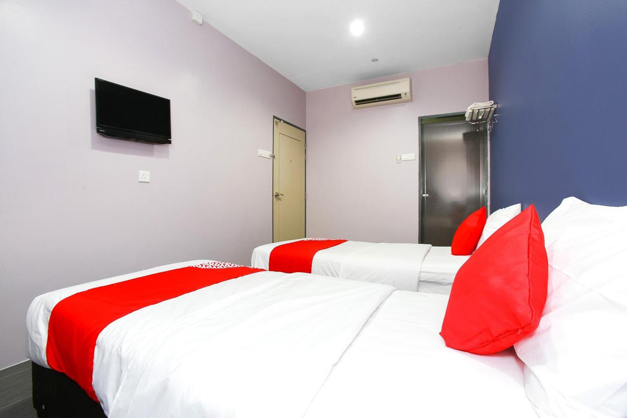 Oyo 89332 De Hotel Teluk Intan Exterior photo