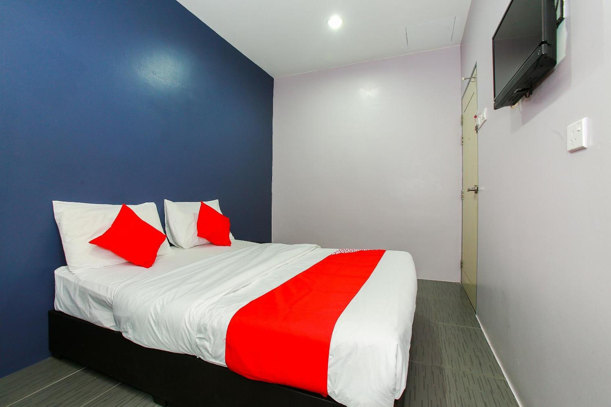 Oyo 89332 De Hotel Teluk Intan Exterior photo