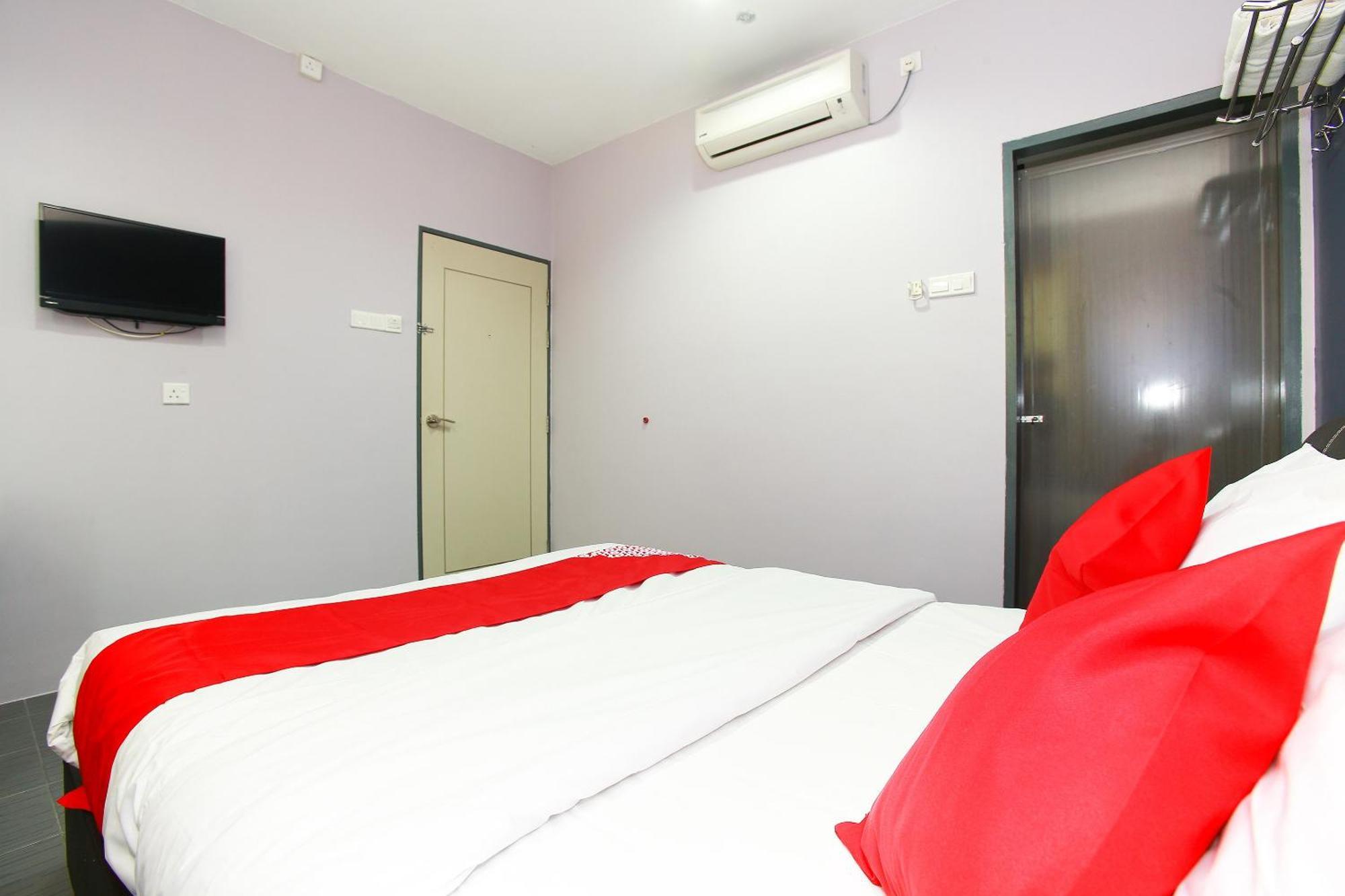 Oyo 89332 De Hotel Teluk Intan Exterior photo