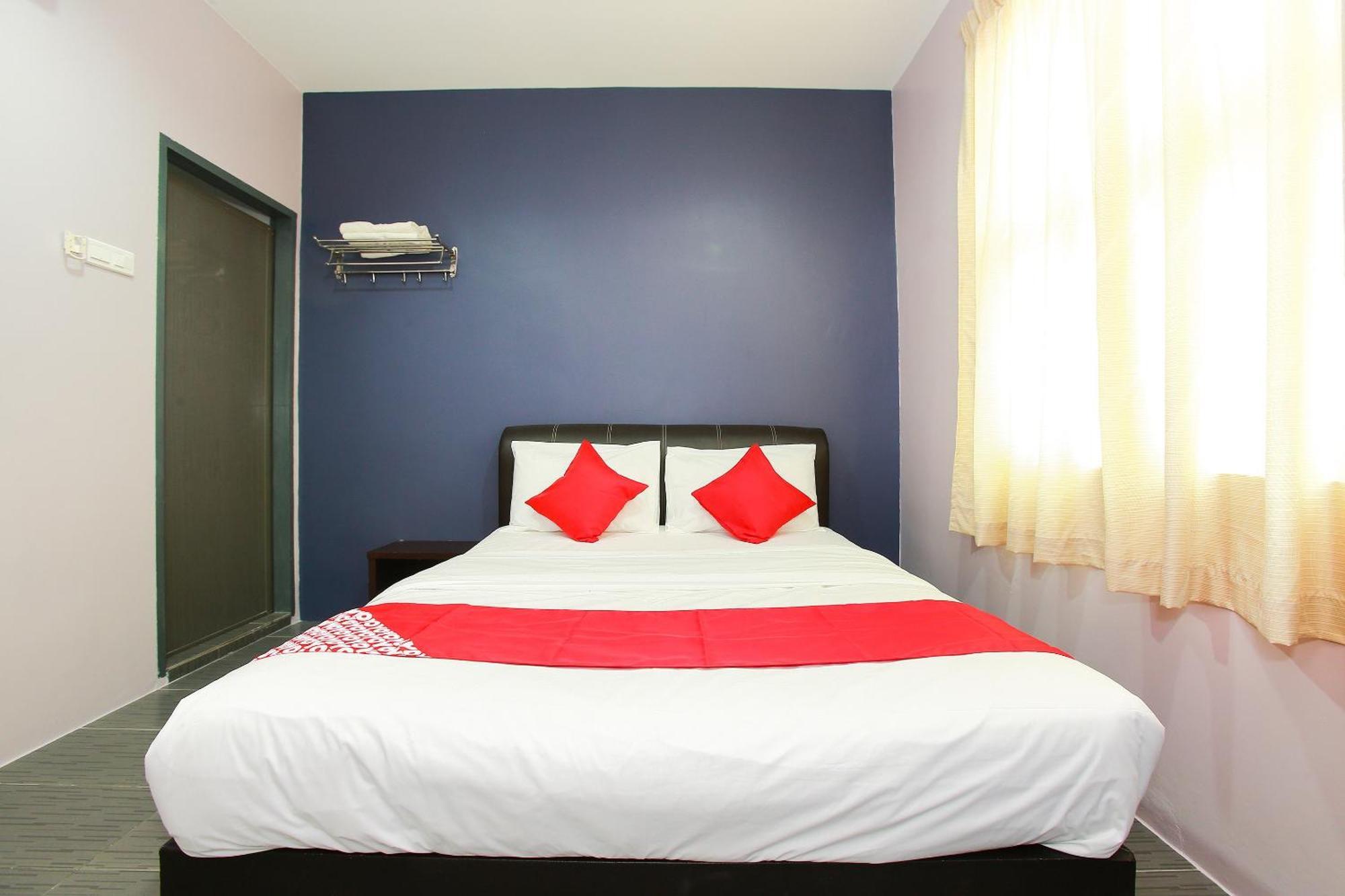 Oyo 89332 De Hotel Teluk Intan Exterior photo